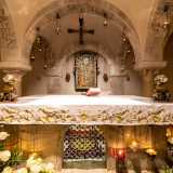 Tutto ebbe inizio quattro anni prima, durante la notte tra il 5 e il 6 maggio 1953. In previsione dei lavori di consolidamento e di restauro della Basilica e della cripta in particolare, le Sacre Ossa furono infatti riesumate dal sepolcro nel quale giacevano ininterrottamente dal 1089